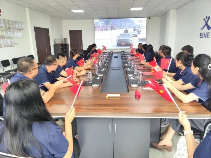 EIHE స్టీల్ స్ట్రక్చర్ గ్రూప్ 93వ మిలిటరీ పరేడ్ యొక్క ప్రత్యక్ష ప్రసార వీక్షణను నిర్వహించింది