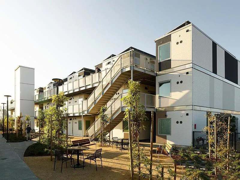 బహుళ అంతస్తుల ముందుగా నిర్మించిన కంటైనర్ ఇళ్ళు